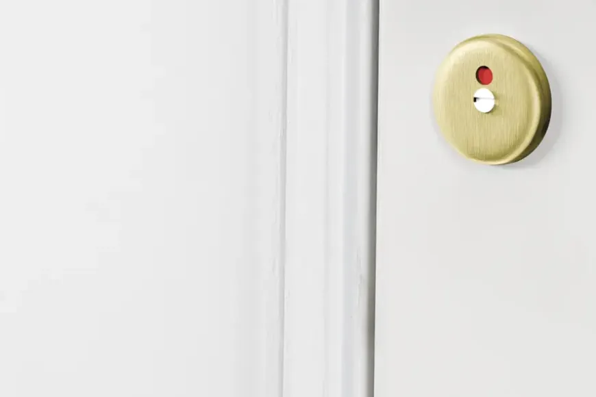 AXA binnendeurrozet klik met toilet-/badkamersclot rond goud