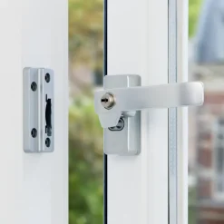 AXA raamsluiting rechts aluminium SKG 1-ster