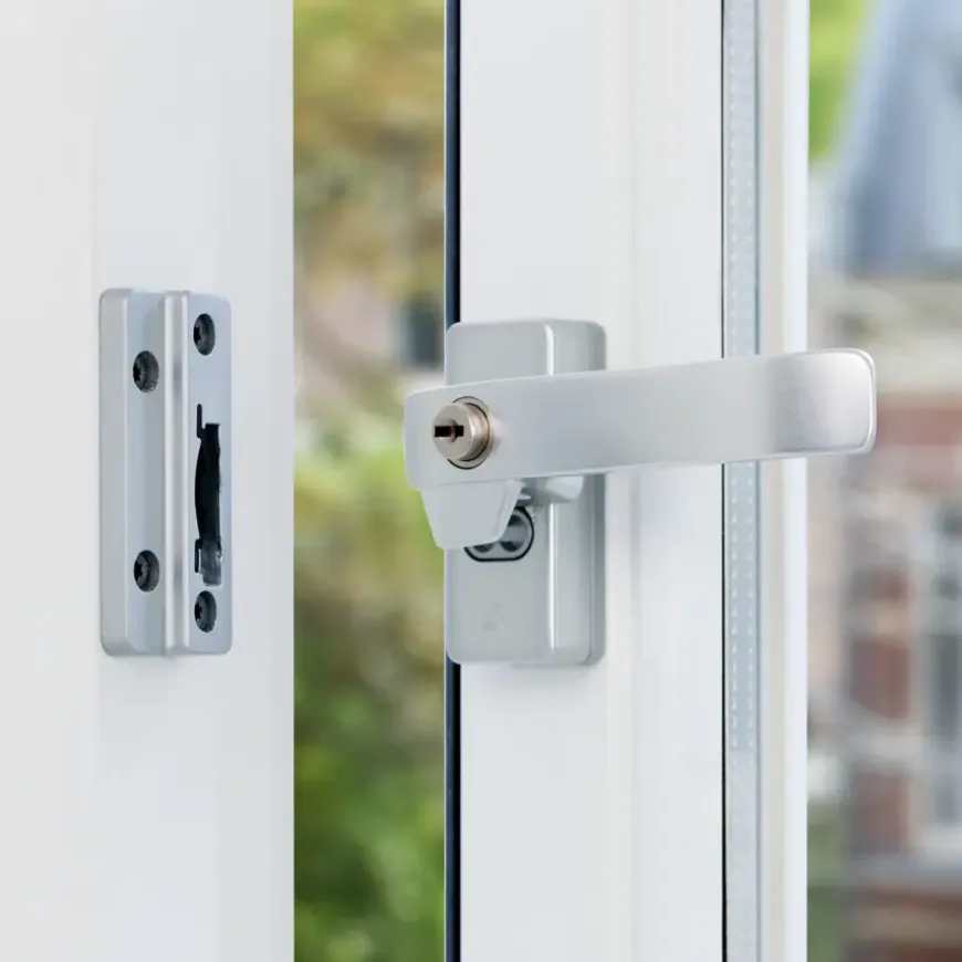 AXA raamsluiting rechts aluminium SKG 1-ster