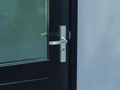 AXA veiligheidsbeslag Edge achterdeur aluminium smal schild met SKG 3-sterren 92 mm