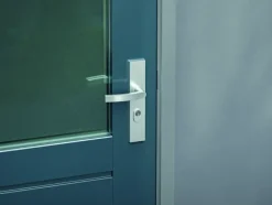 AXA veiligheidsbeslag Edge achterdeur aluminium langschild met SKG 3-sterren 72 mm