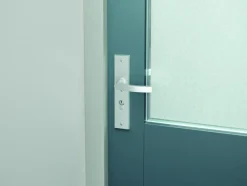 AXA veiligheidsbeslag Edge achterdeur aluminium langschild met SKG 3-sterren 72 mm