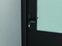 AXA veiligheidsbeslag Edge achterdeur zwart smal schild met SKG 3-sterren 55 mm