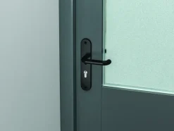 AXA veiligheidsbeslag Oval achterdeur zwart langschild met SKG 3-sterren 92 mm