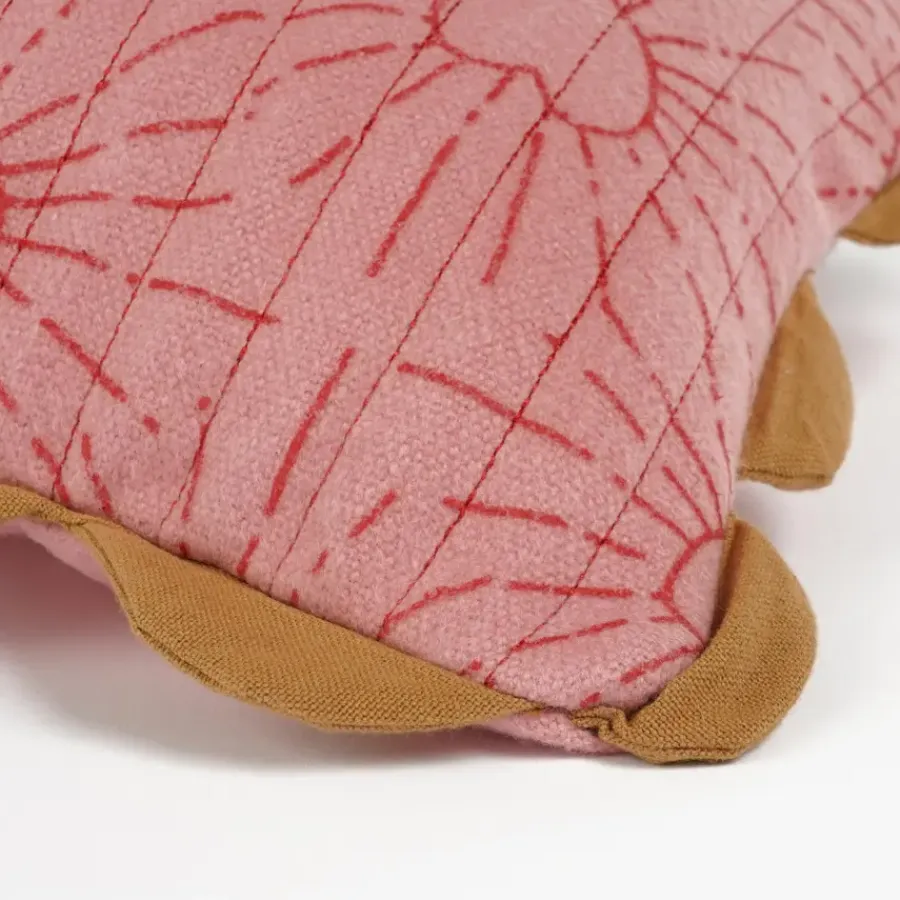 Geen Kussen hart l.roze - l35xb25xh10cm