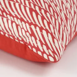 Geen Kussen rood - l55xb35xh10cm